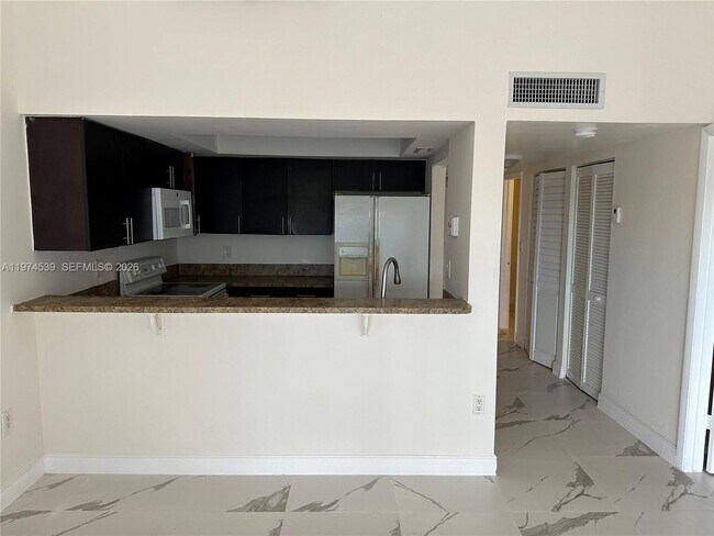 Foto del edificio - 16220 NW 2nd Ave