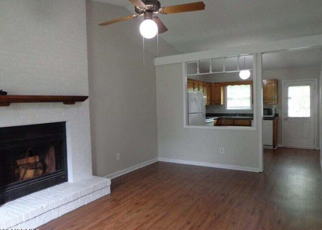 Foto del edificio - 206 Hickory Grove Dr