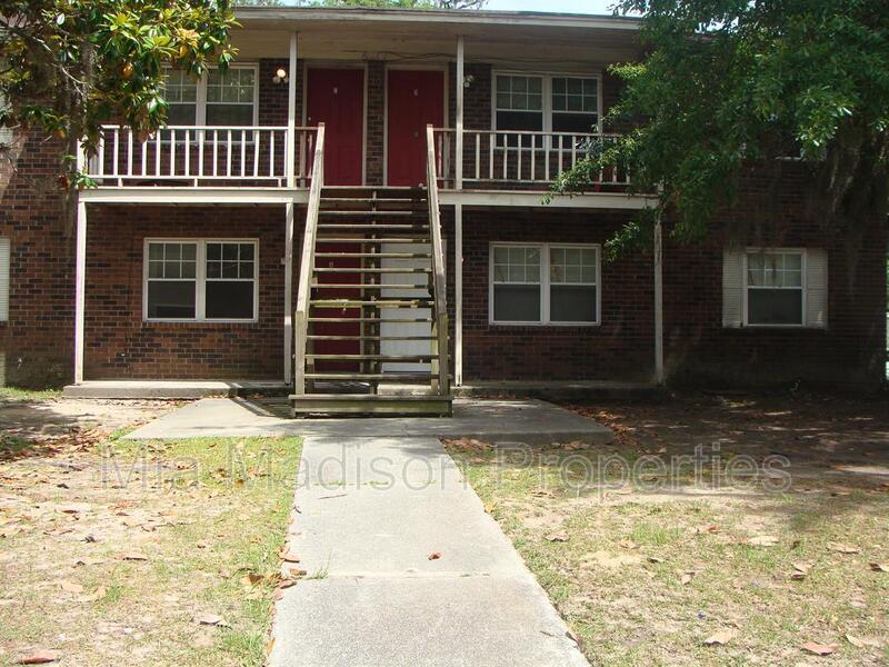 Primary Photo - 1 Oak Forest Ln