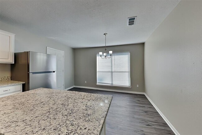 Foto del edificio - 6823 Woodland Oaks