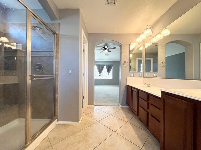 Building Photo - Beautiful 2 story single family house