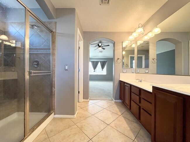 Foto del edificio - Beautiful 2 story single family house