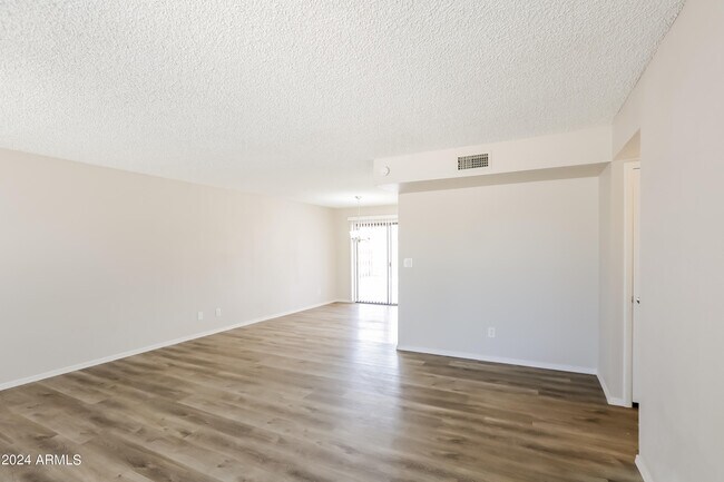 Foto del edificio - 4901 W Puget Ave