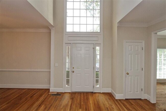 Foto del edificio - 800 Chelsea Park Dr NE