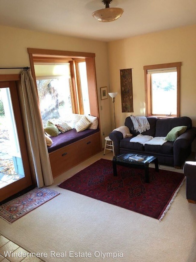 Building Photo - 2 br, 2.5 bath House - 4337 Foxhall Dr NE