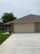 Building Photo - 1320 E Cavanaugh St
