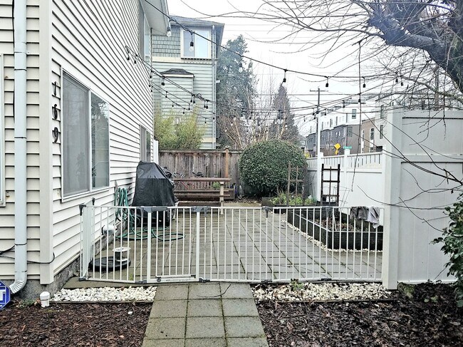 Building Photo - 169 18th Ave