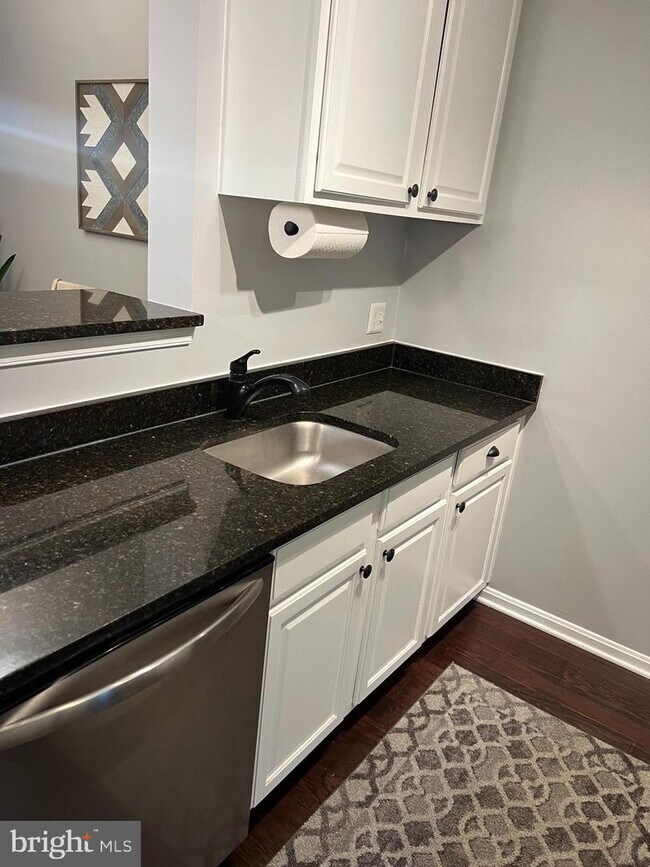 3175 Summit Square Dr Unit 5D3, Oakton, VA 22124 Room for Rent in