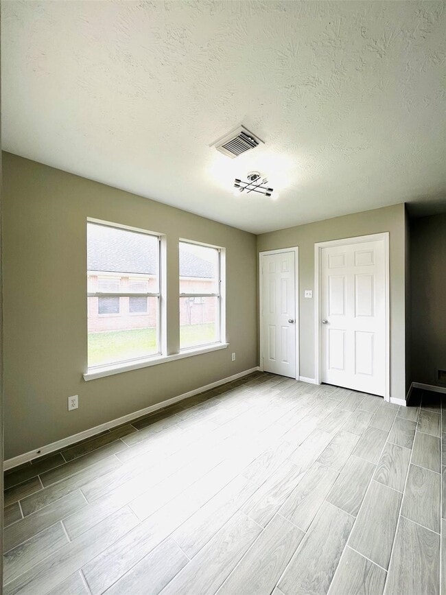 Building Photo - 8426 Woodland Knoll Ln