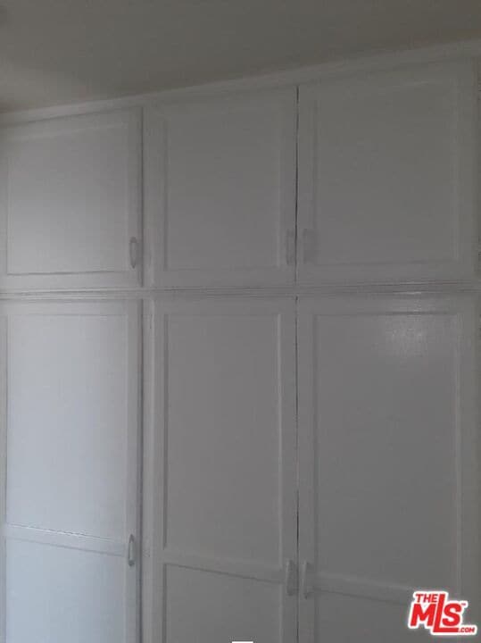 Building Photo - 116 S Westlake Ave