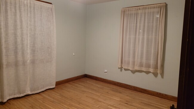 Foto del edificio - 4015 Moss Rose Dr