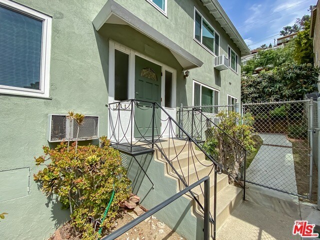 Foto del edificio - 1828 Silver Lake Blvd