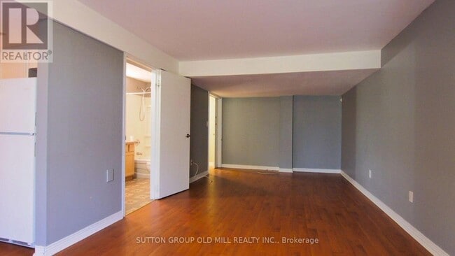 Building Photo - 16 Horseshoe Dr