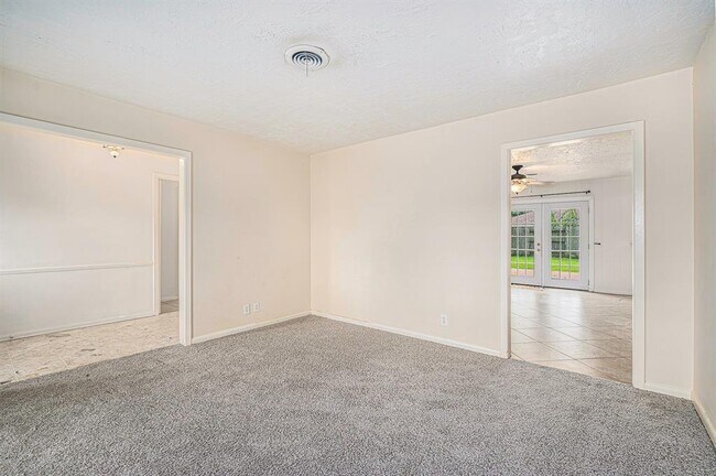 Building Photo - 9315 Val Verde St