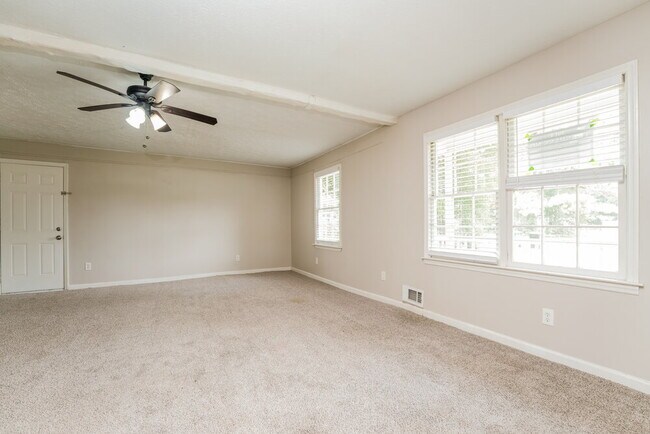 Foto del edificio - 583 Lakeridge Cir SE