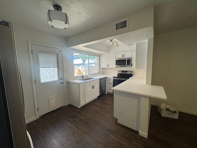 Building Photo - 8216 E Keim Dr
