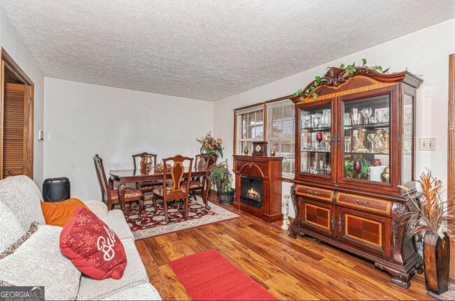 Foto del edificio - 1913 Amberwood Ct