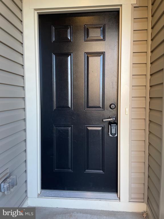 Building Photo - 42589 Burbank Terrace