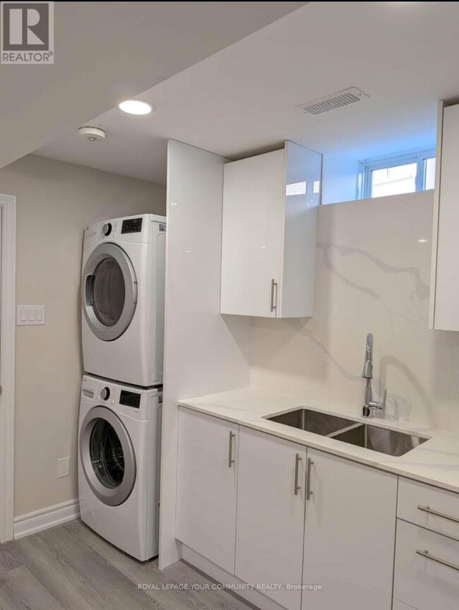 Building Photo - 102 Kentledge Ave