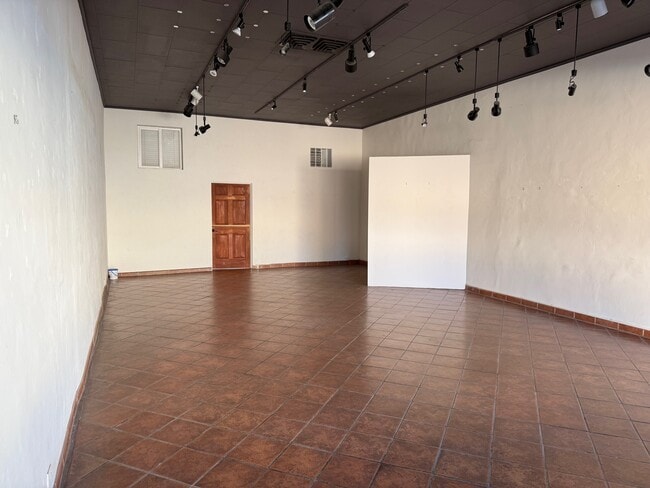 Building Photo - 107 Paseo Del Pueblo Norte