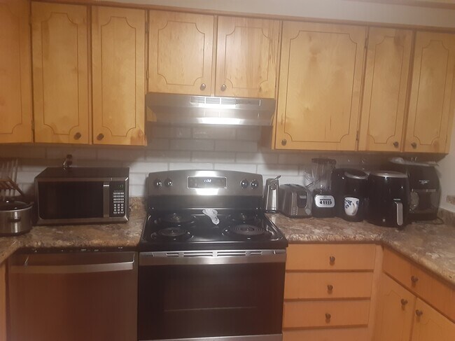 Building Photo - 307 Hyland Ln