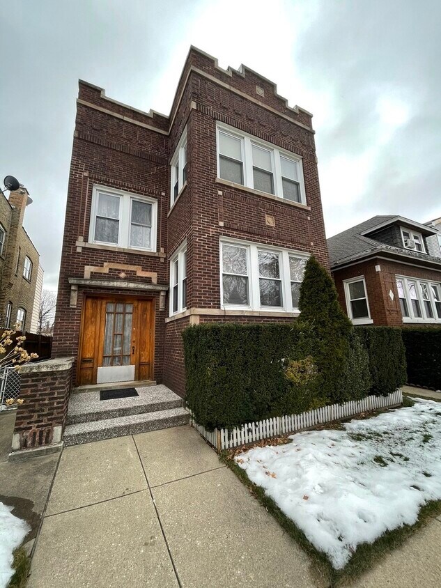5105 W Barry Ave, Chicago, IL 60641 House Rental in Chicago, IL