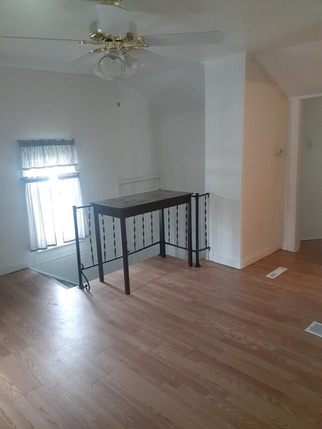 Living Rm - 825 Griswold St