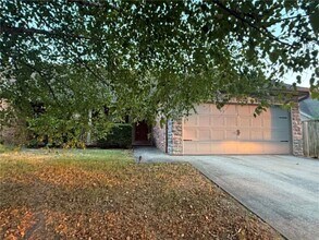 Building Photo - 3006 SW Windrift Ave