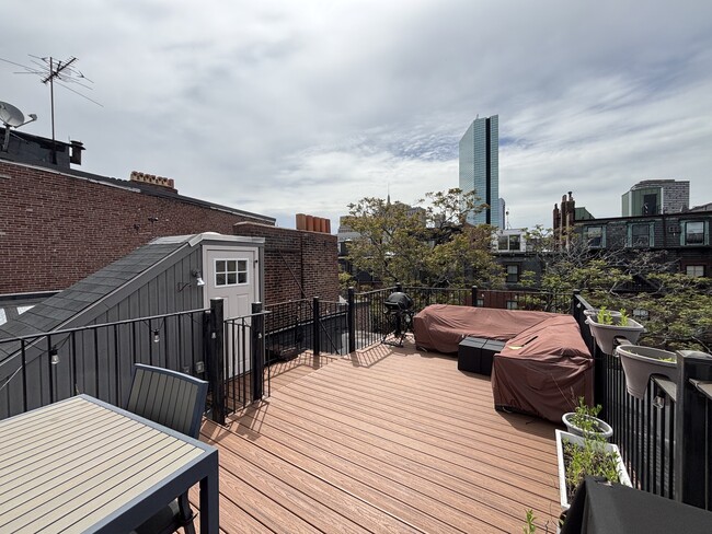 Building Photo - 241 Beacon St