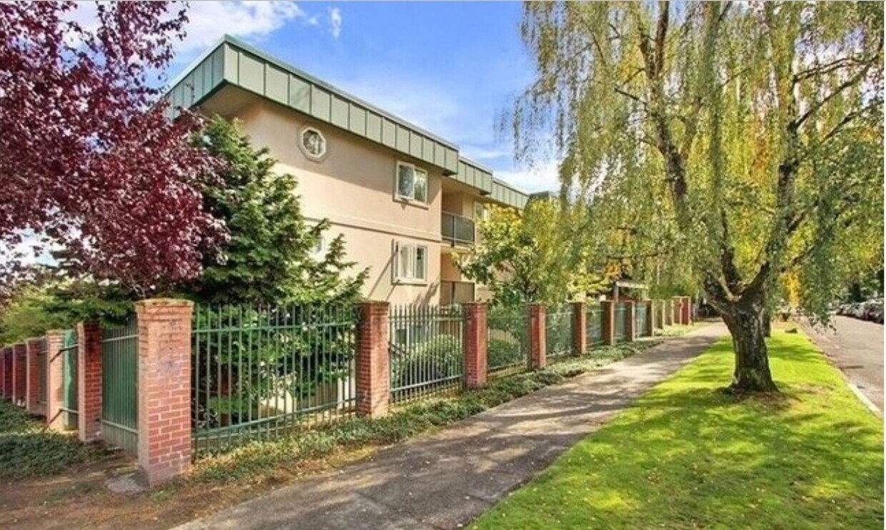 Foto principal - Two Bedroom/Two bath Capitol Hill Condo - ...
