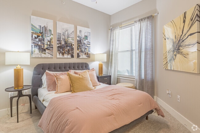 1BR, 1BA - 679SF - Bedroom - 2929 Wycliff