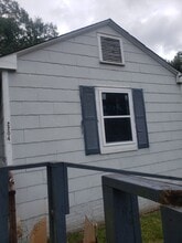 Building Photo - 2204 Sweet Briar Dr