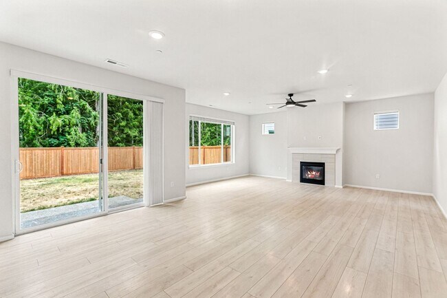 Building Photo - Two-Story Home in Soundview Estates