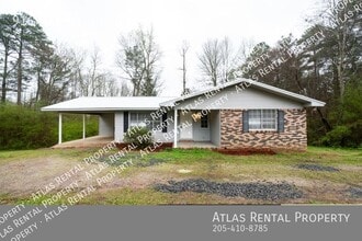 Building Photo - 916 Manuel Hill Rd