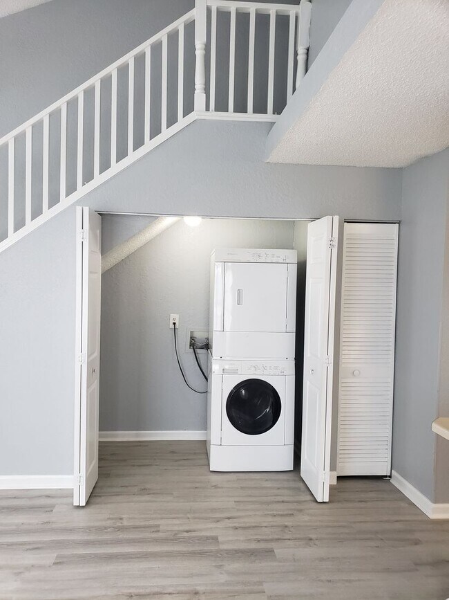 Foto del edificio - 3 bedroom townhome for rent in NE Tallahassee, wood floors, fenced yard available early July 2026...
