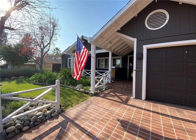 Building Photo - 349 Norumbega Dr
