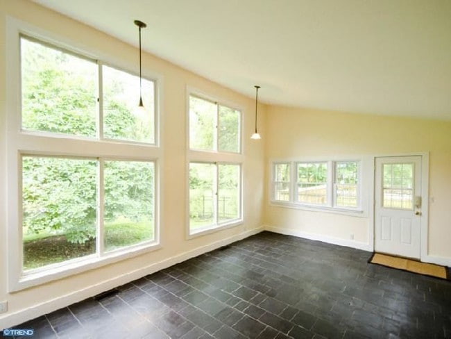 Family Room - 339 Hamilton Ave