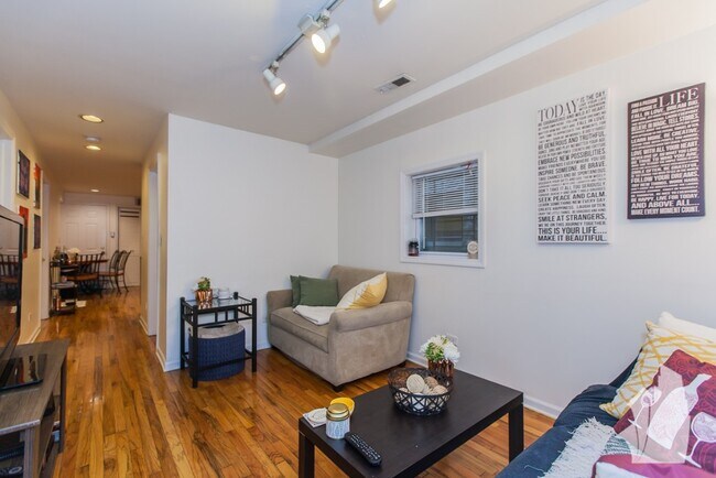 Foto del edificio - 1433 W Oakdale Ave