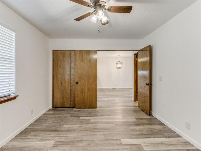 Foto del edificio - 625 36th Ave NW