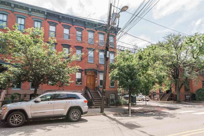 Building Photo - 612 Jersey Ave