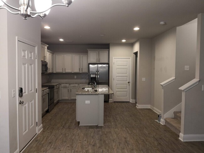 Building Photo - 6811 Spaniel Dr