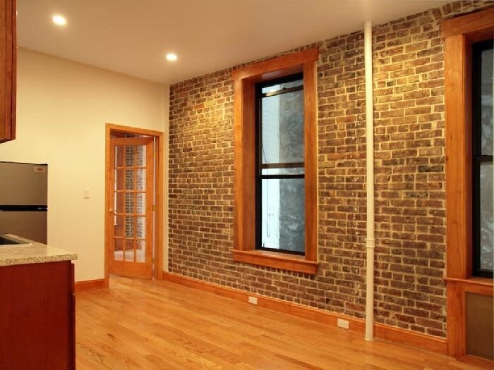 Primary Photo - 328 E 52nd St