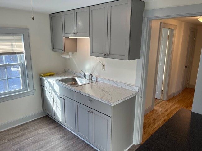 Building Photo - 870 Woodbury Ave