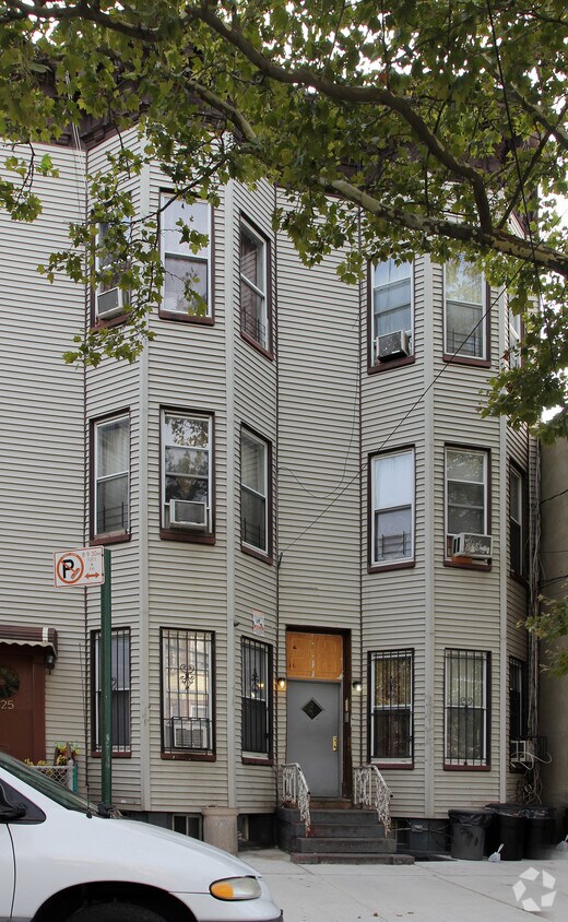 Primary Photo - 127 Miller Ave