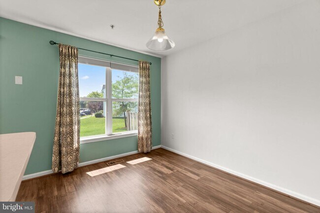 Foto del edificio - 703 Horse Chestnut Ct