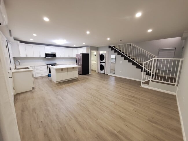 Building Photo - 1495 Allenford Ave