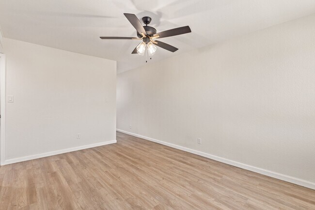 Foto del edificio - 1444 E Broadway Rd