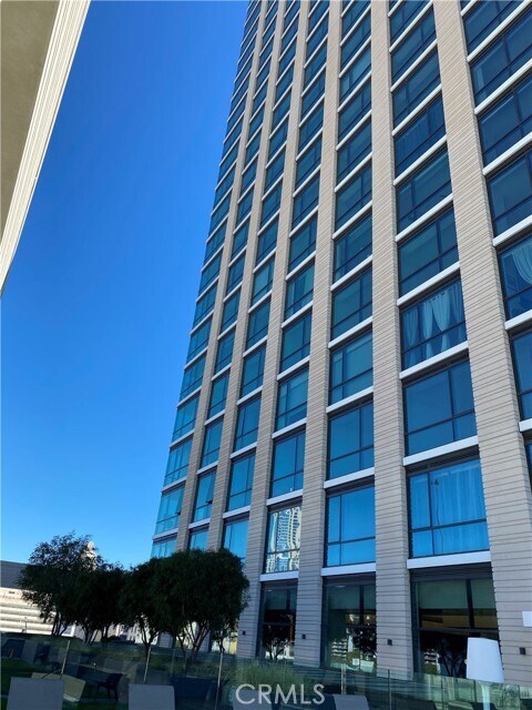 Building Photo - 400 S Broadway