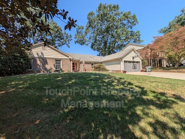 Foto del edificio - 4318 Woods End Ln