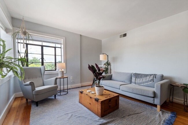 The Macklin - The Macklin Apartment